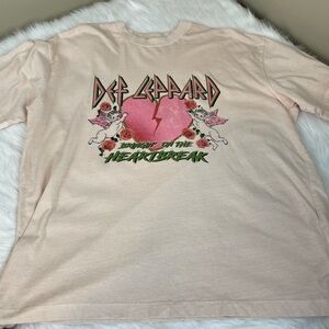 Cotton on Def Leppard Bringin on the Heartbreak Graphic Tee - Pink